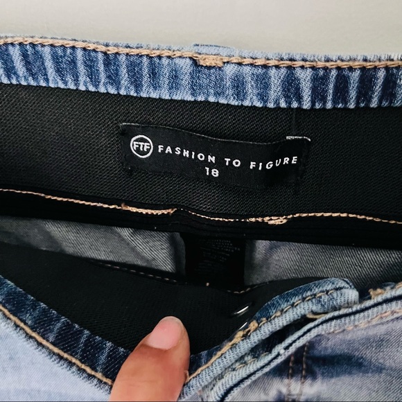 Fashion to Figure Curvy Skinny Jean Lace Up Detail NWT Size 18 - Picture 6 of 7